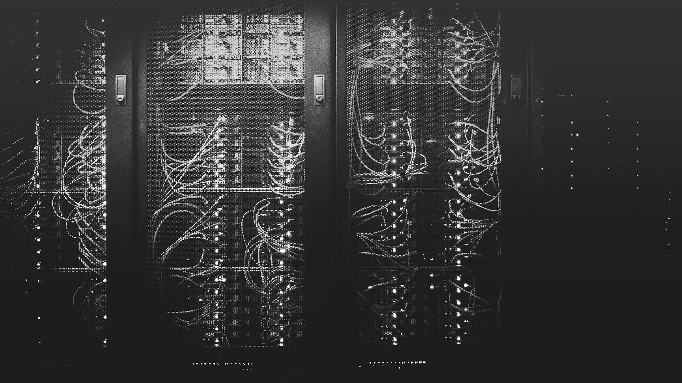 Serverschränke in einem Rechenzentrum